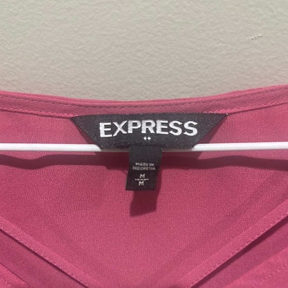 NWOT Express Pink 3/4 Sleeve Blouse size M - Picture 2 of 4
